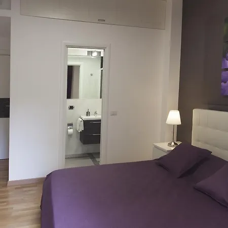 בית הארחה Astoria Golden House *