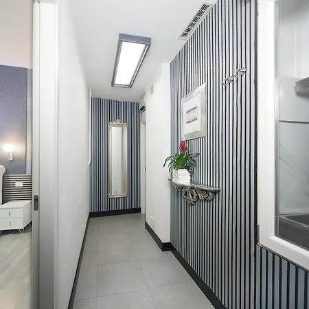 Astoria Golden House Gæstehus 4*