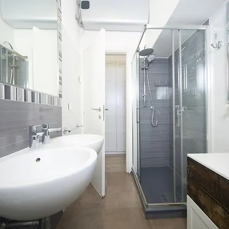 Astoria Golden House 4*