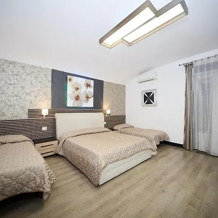 Astoria Golden House Gæstehus 4*