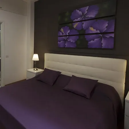 Astoria Golden House בית הארחה